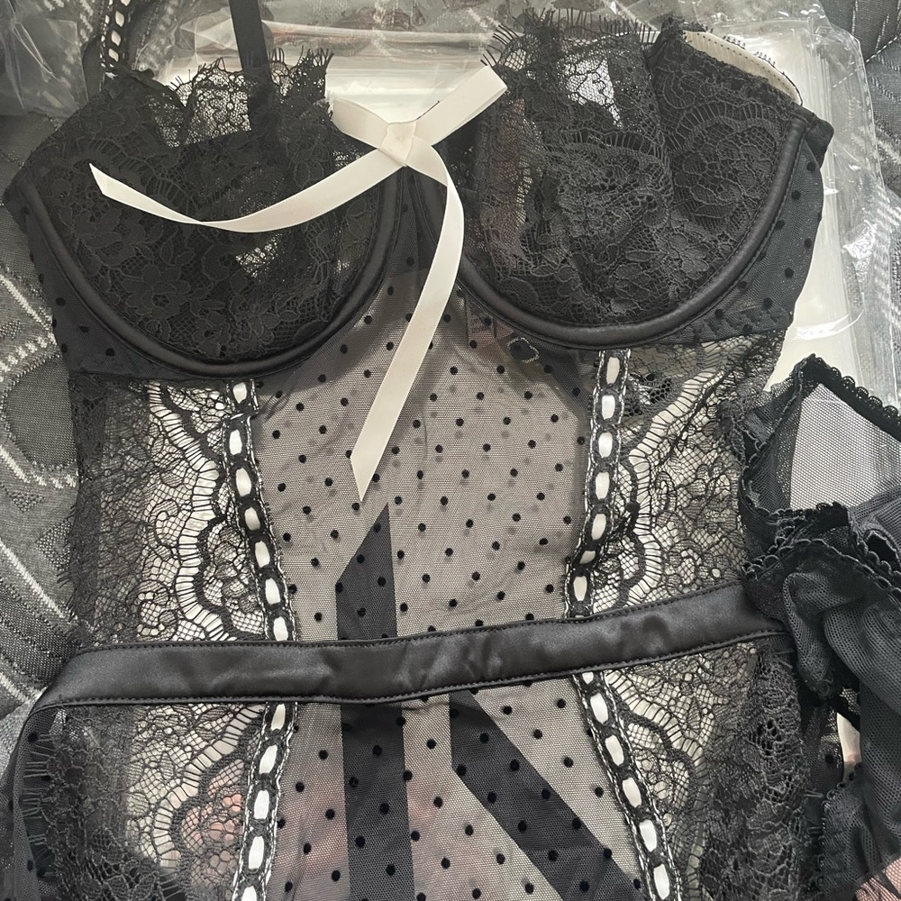 Victoria Secret -VERY SEXY
Wicked La Fleur Open Back Babydoll - NEW